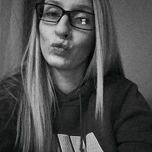 Meet your Posher, Kayley